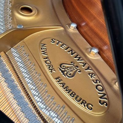 Steinway-&-Sons-vleugel-gebruikt-zwart